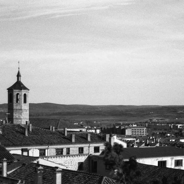  Panoramic view of the southern part of Ávila, dominated by the unmistakable bell tower of the Church of Santiago, in Ávila, Spain. 