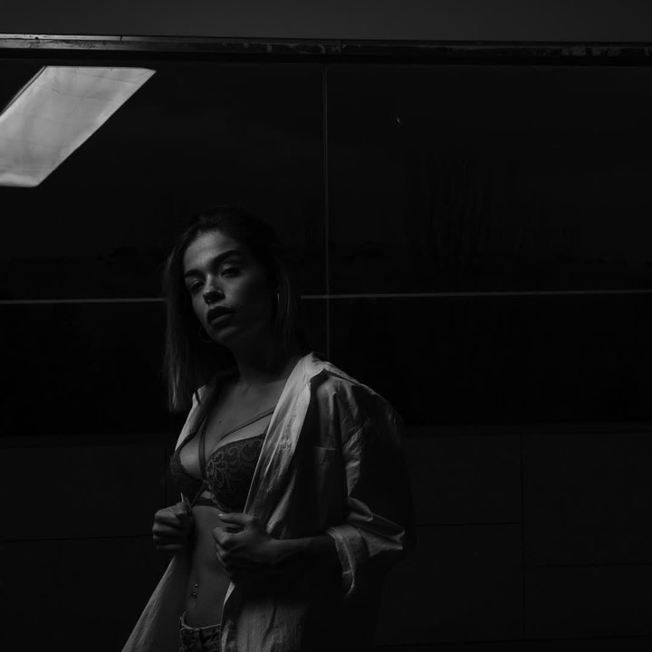 Mastering Light in Portraits: Photography Workshop with Julián Villar. Lienzo Norte, Avila. December 2024. Model: Laura JV [IG: laurrx_vq ]