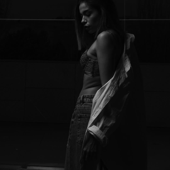 Mastering Light in Portraits: Photography Workshop with Julián Villar. Lienzo Norte, Avila. December 2024. Model: Laura JV [IG: laurrx_vq ]