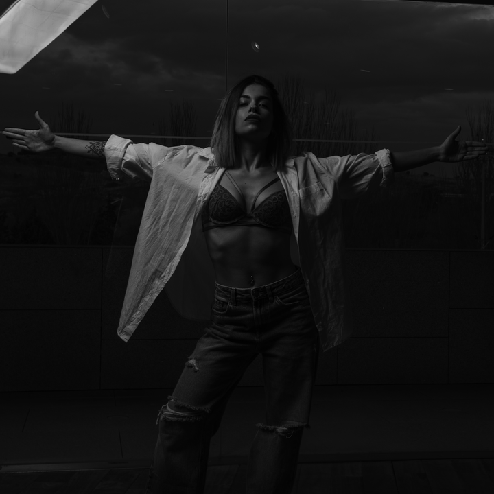 Mastering Light in Portraits: Photography Workshop with Julián Villar. Lienzo Norte, Avila. December 2024. Model: Laura JV [IG: laurrx_vq ]