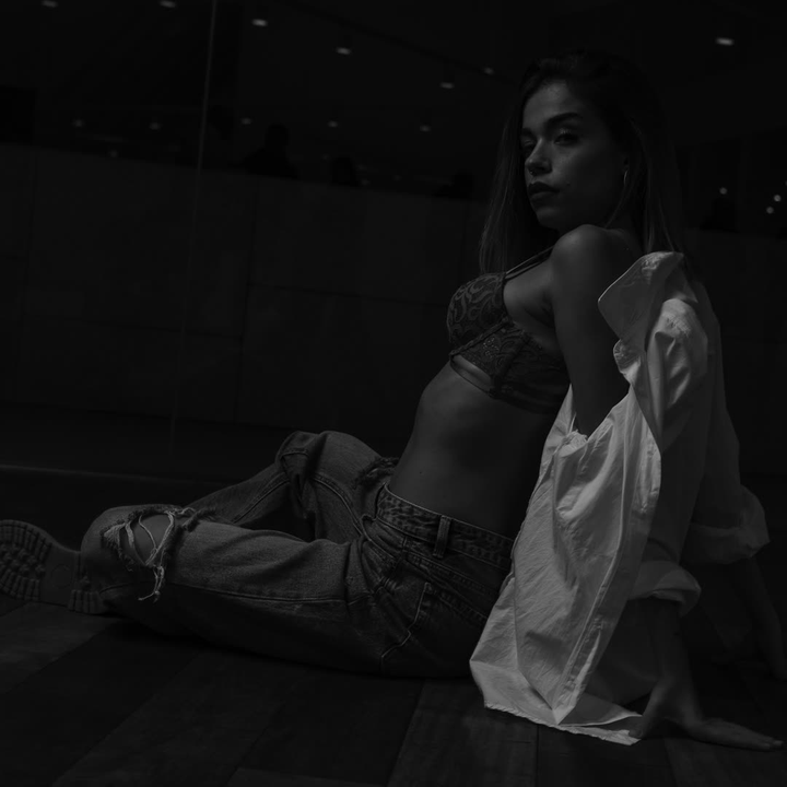 Mastering Light in Portraits: Photography Workshop with Julián Villar. Lienzo Norte, Avila. December 2024. Model: Laura JV [IG: laurrx_vq ]