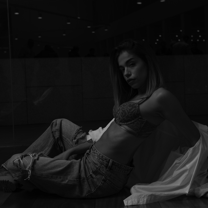 Mastering Light in Portraits: Photography Workshop with Julián Villar. Lienzo Norte, Avila. December 2024. Model: Laura JV [IG: laurrx_vq ]