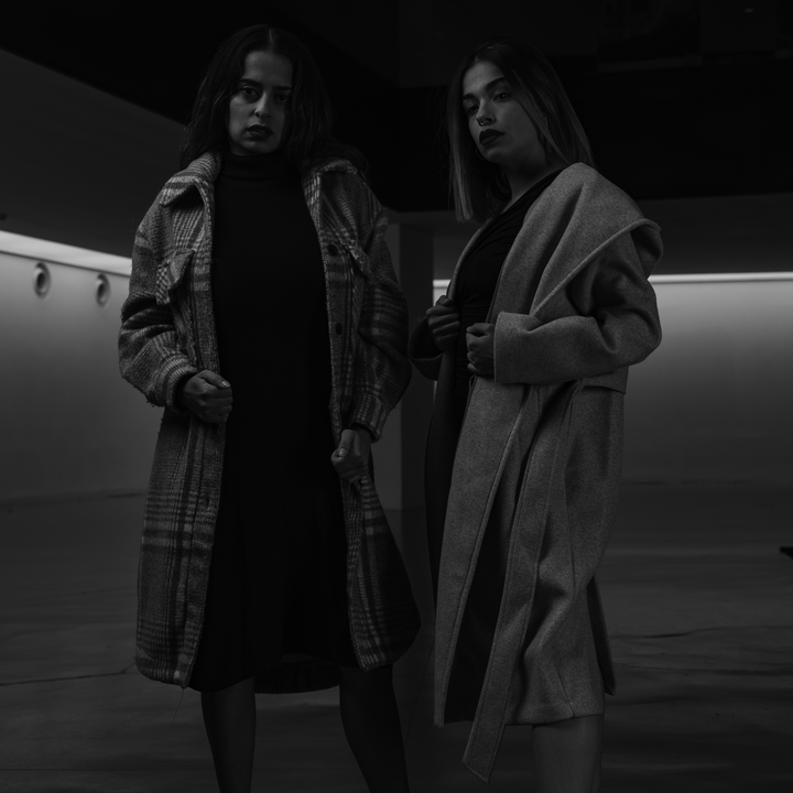 Mastering Light in Portraits: Photography Workshop with Julián Villar. Lienzo Norte, Avila. December 2024. Models: Laura JV [IG: laurrx_vq ] and Darling [IG: darling.ospina2 ]