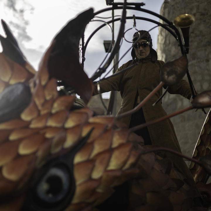  Le Phoënix. Articulated puppet. San Segundo Street. Medieval Market and Fair at Avila, Spain. September 2025. 