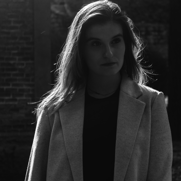 Maite Q. (IG/@maituki_16) and Isabel G. (ig/@isabel.garmu) at a shooting at AFA Avila (IG/@asoc_fotografica_de_avila)