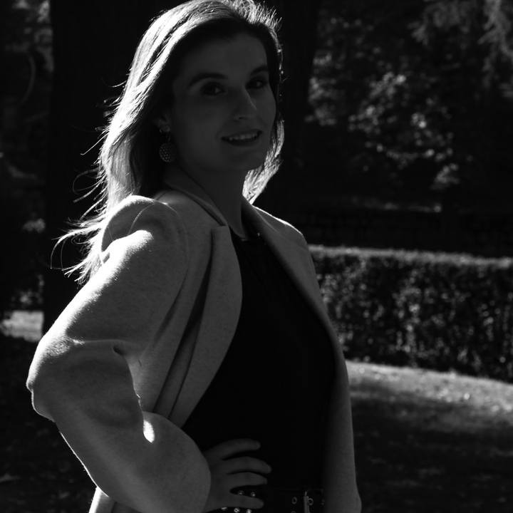 Maite Q. (IG/@maituki_16) and Isabel G. (ig/@isabel.garmu) at a shooting at AFA Avila (IG/@asoc_fotografica_de_avila)