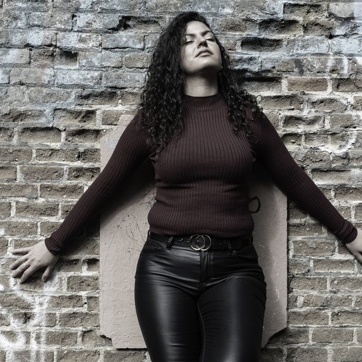 Maite Q. (IG/@maituki_16) and Isabel G. (ig/@isabel.garmu) at a shooting at AFA Avila (IG/@asoc_fotografica_de_avila)