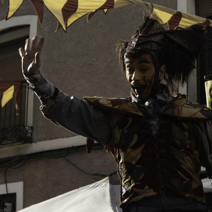 Juggler doing his performance at the medieval market and fair in Oropesa, Toledo, Spain. 