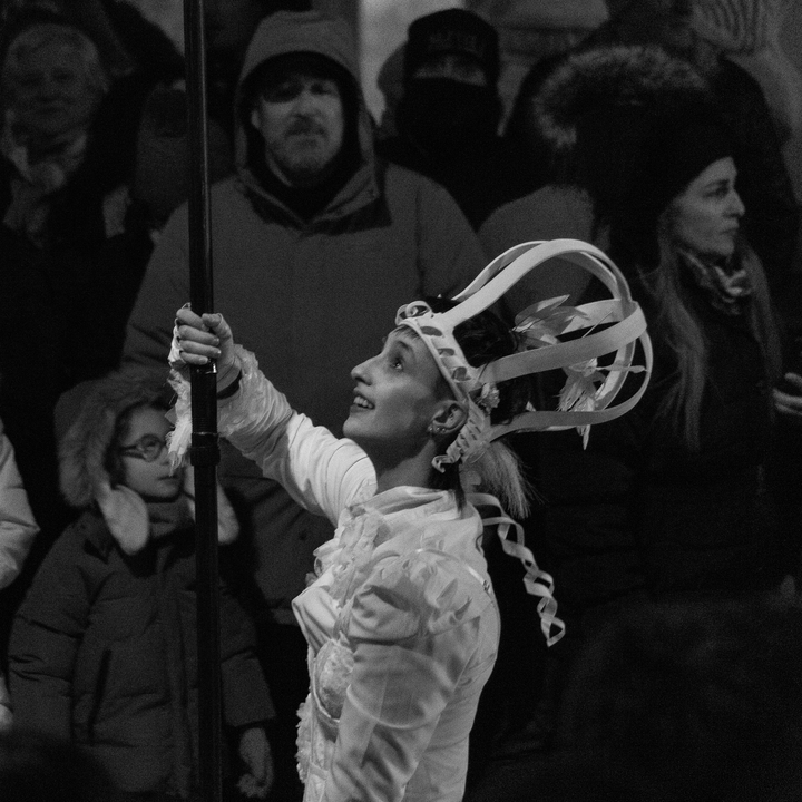  Night scene of performers dressed in white costumes during the Three Wise Men Parade 2026 in Ávila, Spain, as they move through the streets before a gathered crowd, highlighting the festive, artistic and cultural spirit of Epiphany. January 2026. 